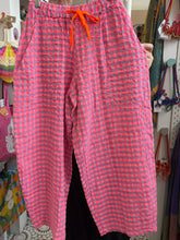 Load image into Gallery viewer, Gingham seersucker barrel trousers (pink/lilac)
