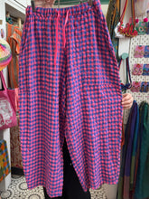 Load image into Gallery viewer, Gingham seersucker barrel trousers (purple/pink)
