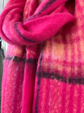 Load image into Gallery viewer, BETTY Snuggle Scarf (pink check)
