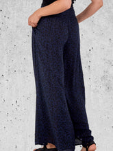 Load image into Gallery viewer, Leopard palazzo trousers (Navy)
